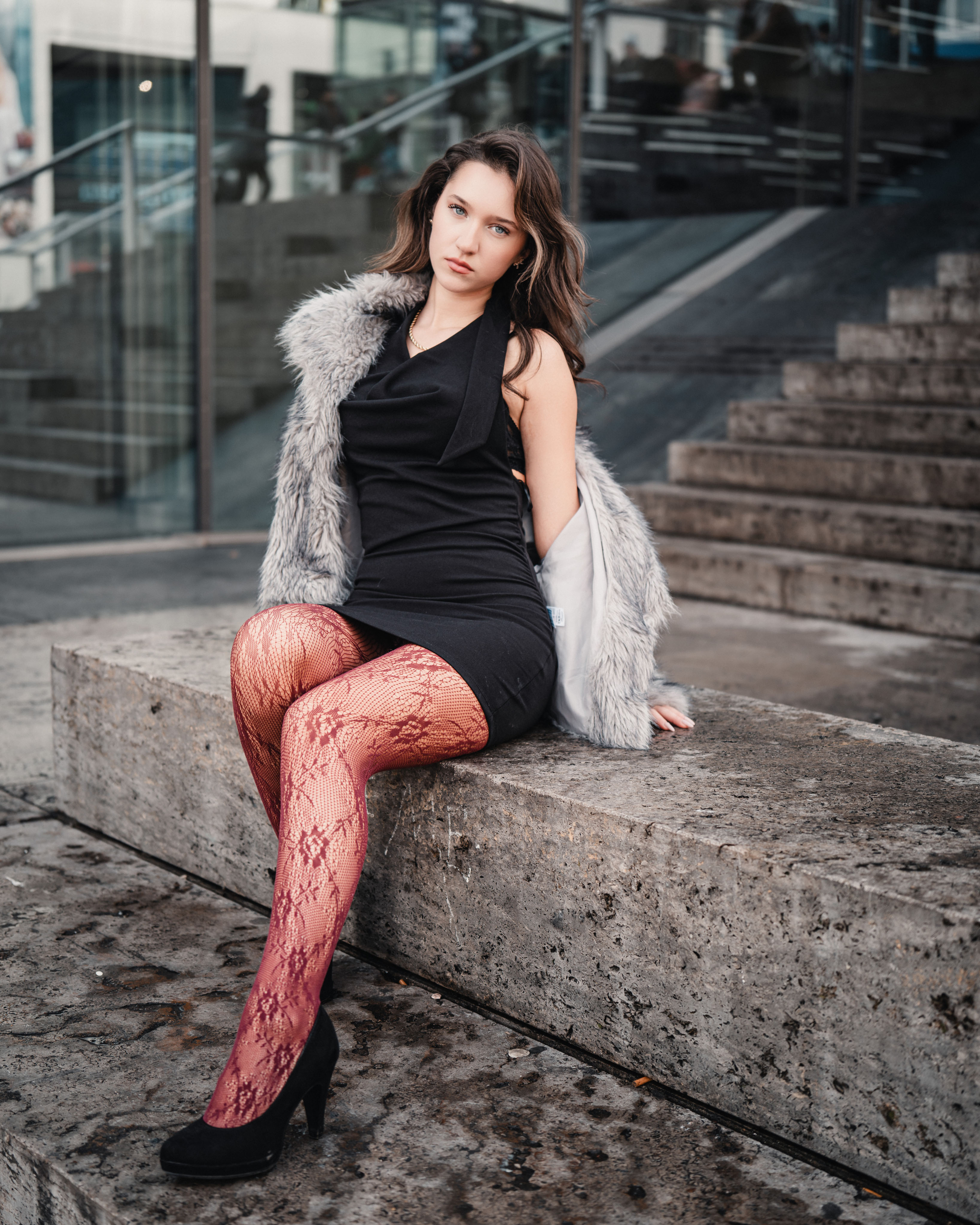 Velvet · Manola